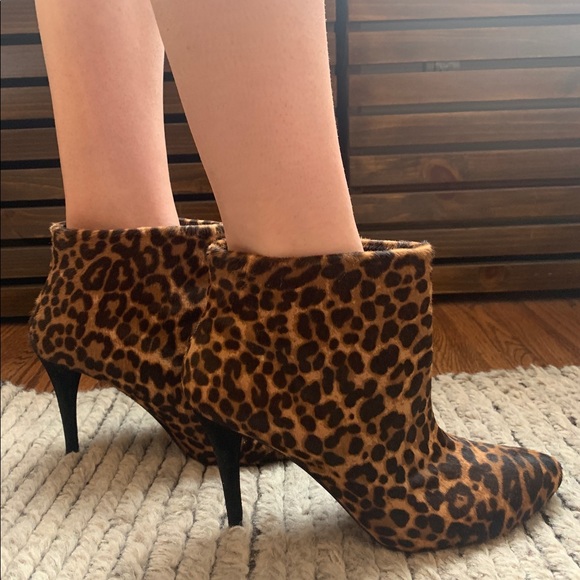 Stuart Weitzman Leopard Print Fur Suede Boots - Picture 5 of 8